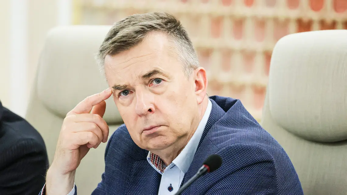 Minister nauki Dariusz Wieczorek przed posiedzeniem rządu. Warszawa, 28 września 2024 r. // Fot. Wojciech Olkuśnik / East News