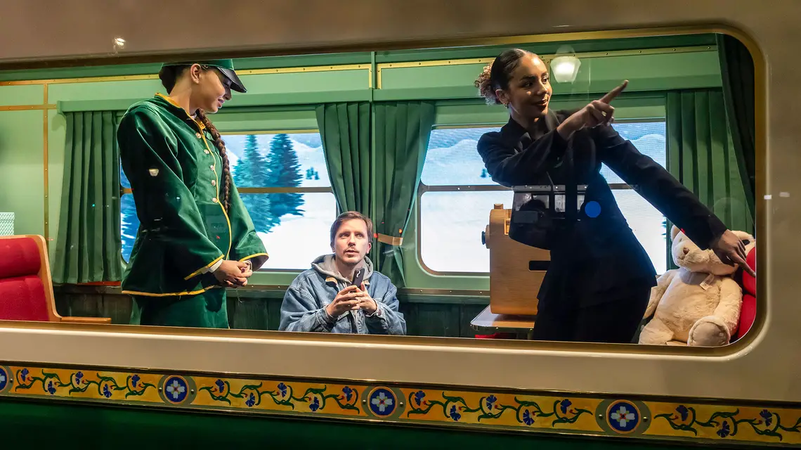 Inauguracja Vitrines de Noël 2024. Tegorocznym tematem świątecznych witryn jest „Orient Express”. Paryż, listopad 2024 r. // Fot. Vincent Isore / Zuma Press / Forum