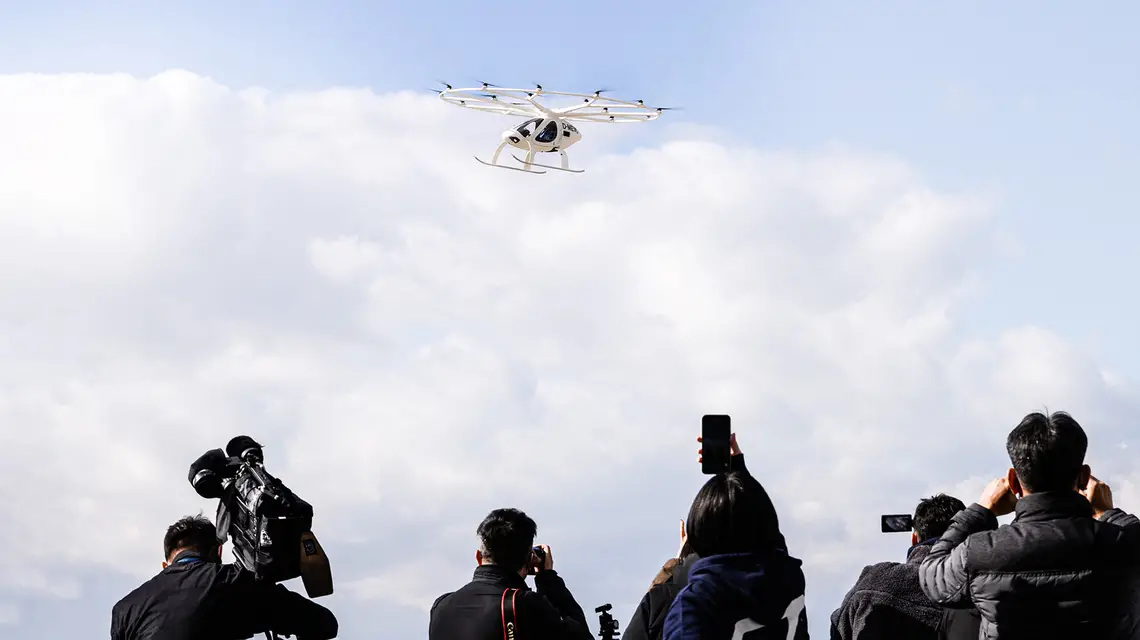 Demonstracja powietrznej taksówki Volocopter na lotnisku Gimpo w Seulu, 11 listopada 2021 r. // Fot. Anthony Wallace / AFP / East News