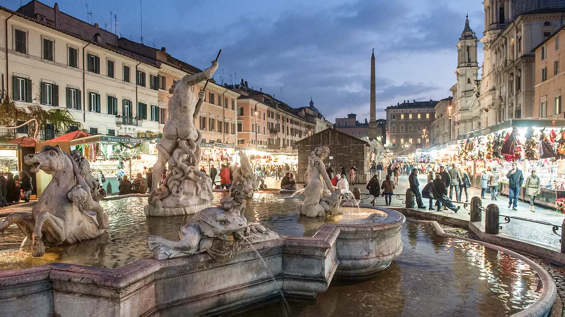 Jarmark bożonarodzeniowy na Piazza Navona w Rzymie. 11 grudnia 2016 r. // Fot. Giorgio Cosulich / Getty Images