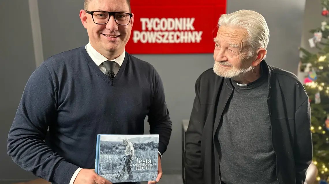 Ks. Adam Boniecki z Adamem Szają w redakcji Tygodnika Powszechnego / SmakKsiazki.pl