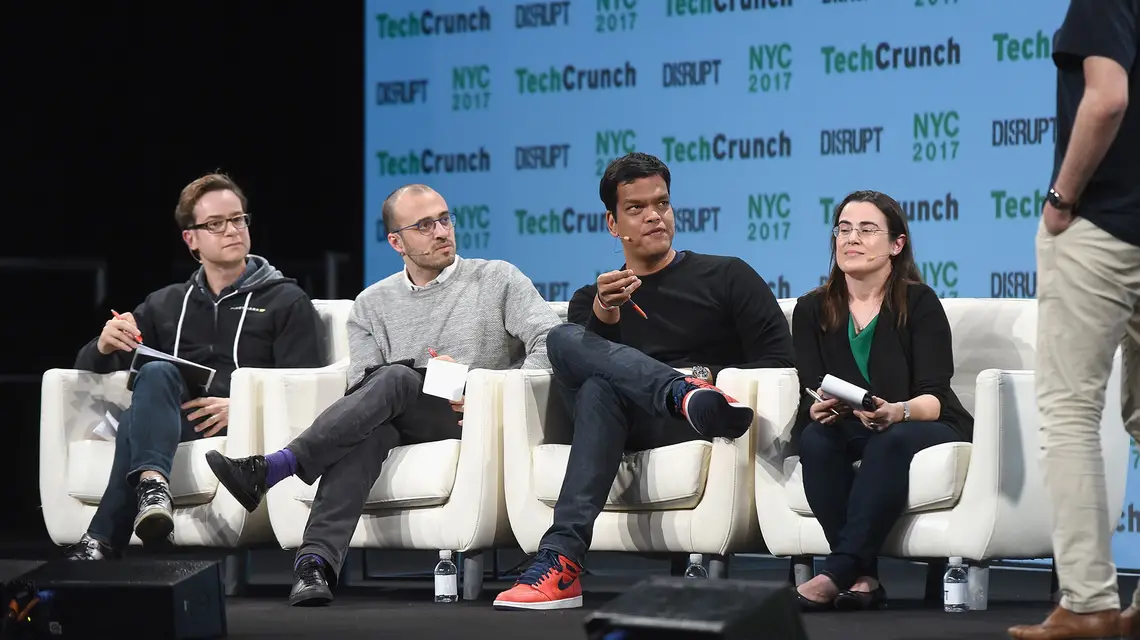 Sriram Krishnan (trzeci od lewej), nowy doradca prezydenta Trumpa ds. sztucznej inteligencji, podczas konferencji TechCrunch Disrupt w Nowym Jorku, maj 2017 r. // Fot. Noam Galai / Getty Images