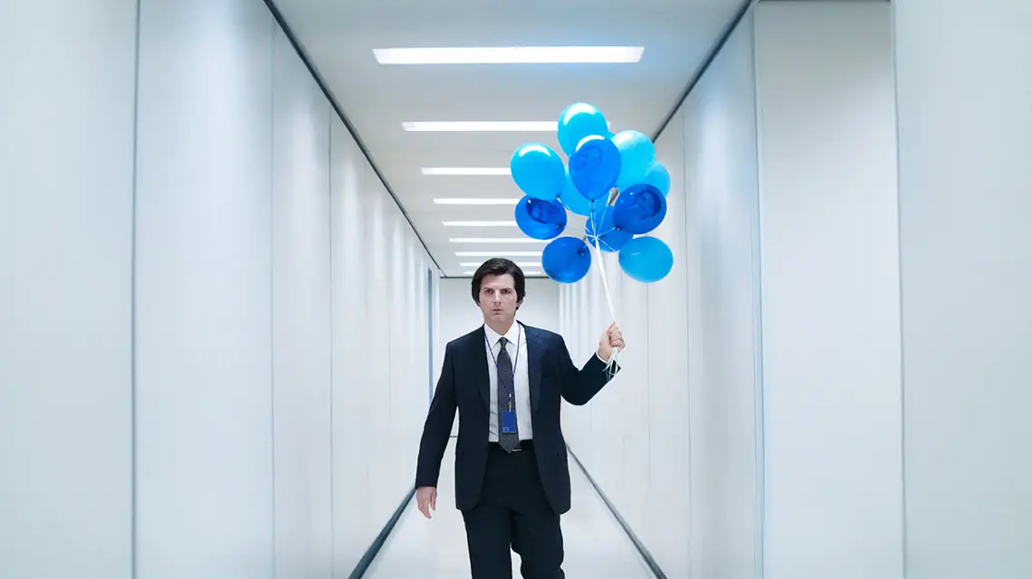 Adam Scott w serialu "Oddzielenie" // materiały prasowe Apple TV