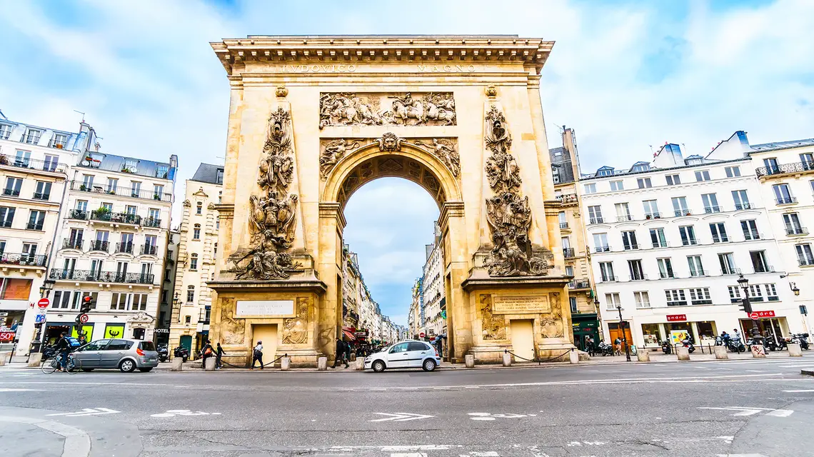 Brama św. Dionizego u wylotu ulicy Saint-Denis w Paryżu // Fot. zefart / Adobe Stock 