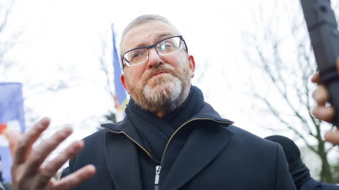 Grzegorz Braun na proteście „Tu jest Polska, a nie Polin”. Warszawa, 30 grudnia 2024 r. // Fot. Filip Naumienko / REPORTER