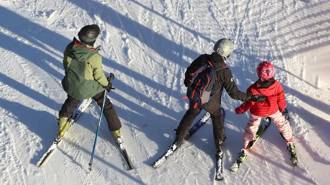 Wypoczynek na stoku narciarskim Kasina Ski w Kasinie Wielkiej. 29 grudnia .2024 r. // Fot. Mateusz Kotowicz / Reporter