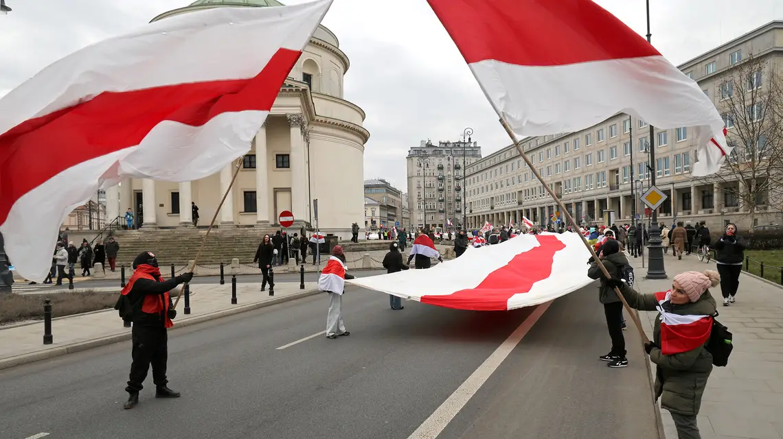 W dniu wyborów prezydenckich na Bialorusi członkowie białoruskiej diaspory przeszli ulicami Warszawy pod hasłem "Nie mój wybór". Warszawa, 26 stycznia 2025 r. // Fot. Robert Kowalewski / Agencja Wyborcza.pl