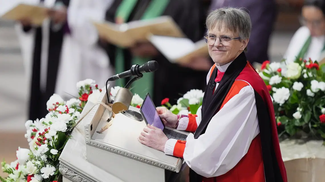 Biskupka Mariann Budde podczas mszy z udziałem prezydenta Donalda Trumpa. Katerdra Norodowa w Waszyngtonie, 21 stycznia 2025 r. // Fot. Evan Vucci // AP / East News