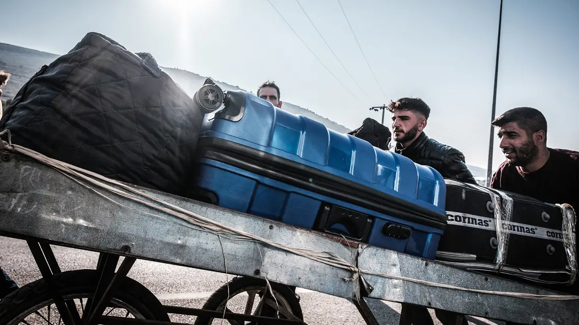 W grudniu 2024 r. przez Reyhanlie i „Bramę Wiatrów" wracało do Syrii ok. 3,5 tysiąca ludzi dziennie. Granica w Cilvegozu po stronie tureckiej, grudzień 2024 r. // Fot. Maciej Moskwa / Testigo