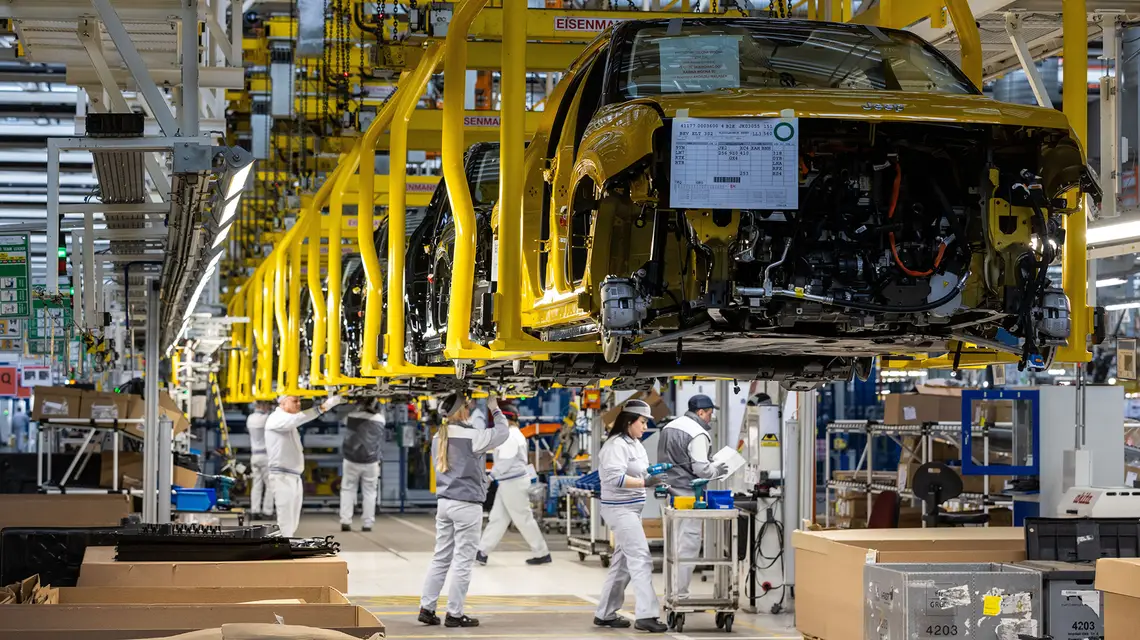 Linia produkcyjna modelu Jeep Avenger w zakładzie Stellantis w Tychach, marzec 2023 r. // Fot. Katarzyna Zaremba / East News
