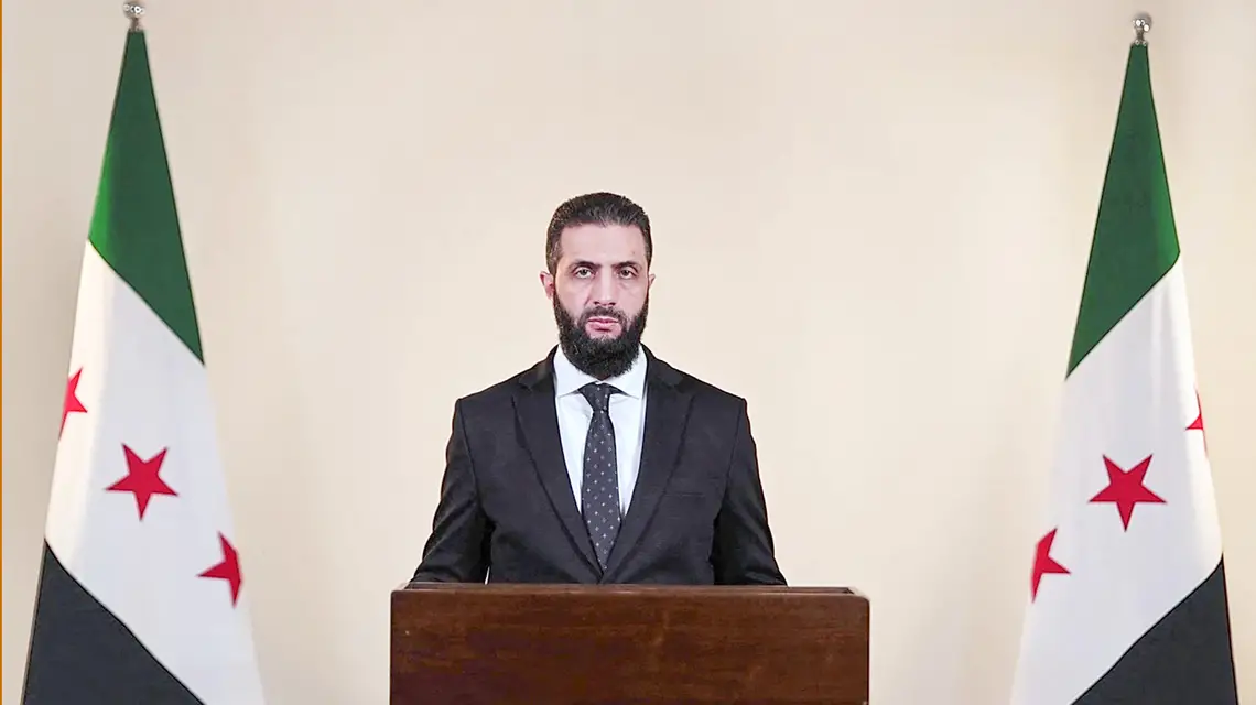 Tymczasowy prezydent Syrii Ahmed al-Szaraa przemawiający w Damaszku 9 marca 2025 r. // Fot. AFP / East News