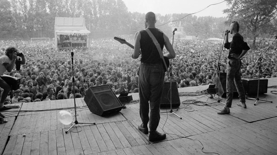 Zespół Siekiera na festiwalu w Jarocinie, 1984 r. // Fot. Jan Hausbrandt / East News 