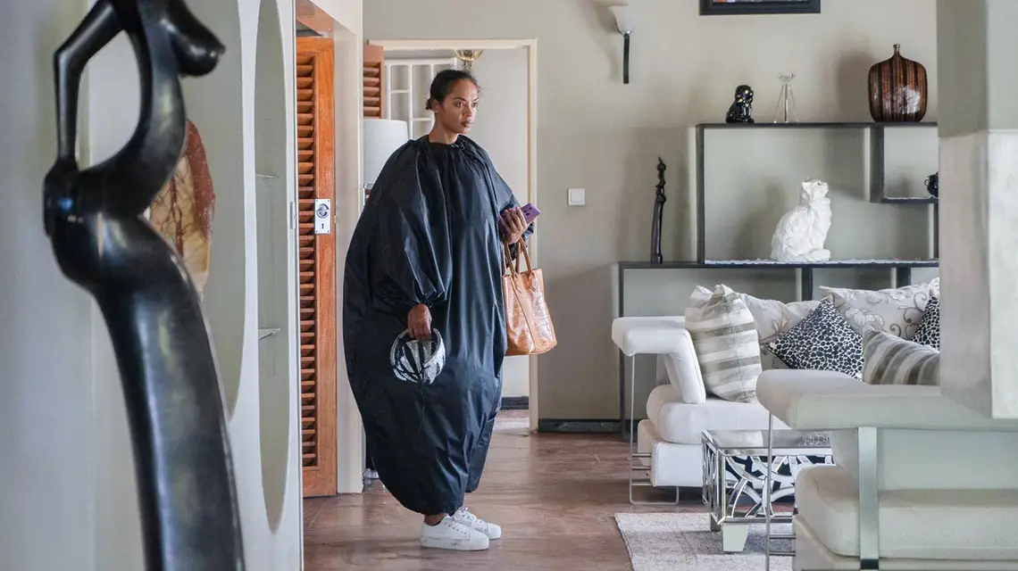 Susan Chardy w filmie „Jak zostałam perliczką", reż. Rungano Nyoni // Fot. Stowarzyszenie Nowe Horyzonty / materiały prasowe