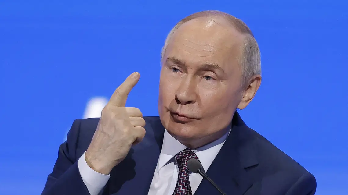 Władimir Putin podczas Kongresu Rosyjskiego Związku Przemysłowców i Przedsiębiorców w Moskwie, 18 marca 2025 r. // Fot. Maxim Shemetov / AFP / East News