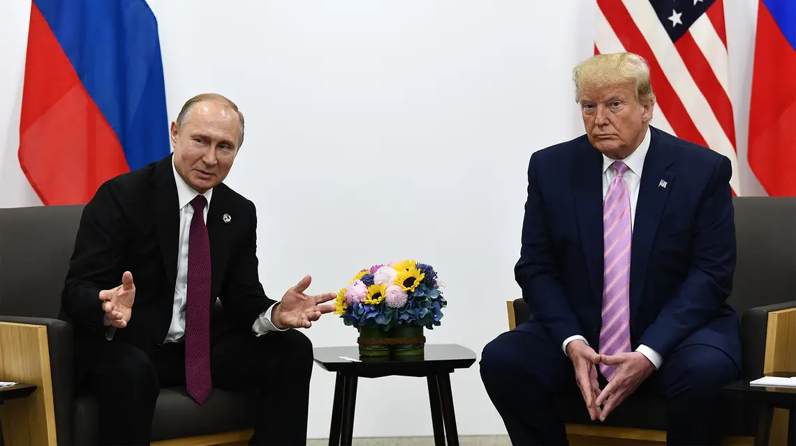 Władimir Putin i Donald Trump podczas szczytu G20 w Osace. Japonia, 28 czerwca 2019 r. // Fot. Brendan Smialowski / AFP / East News