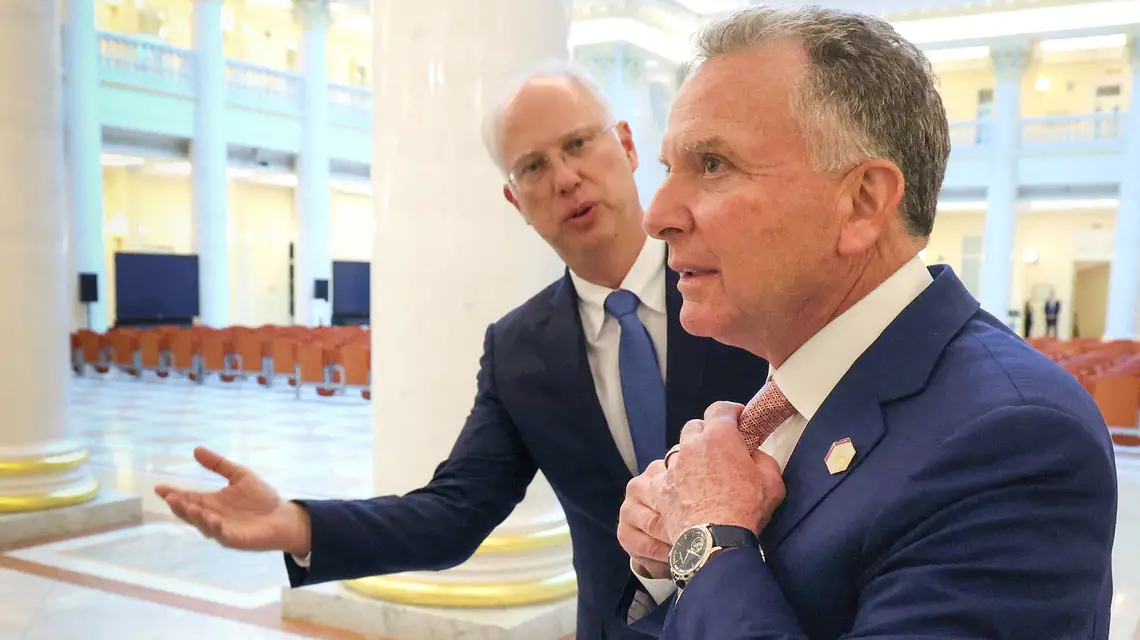 Kirył Dmitriew, specjalny wysłannik Putina do spraw inwestycji i współpracy gospodarczej, oraz jego odpowiednik ze strony Trumpa Steve Witkoff. Petersburg, 11 kwietnia 2025 r. // Fot. Vyacheslav Prokofyev / POOL / AFP / East News