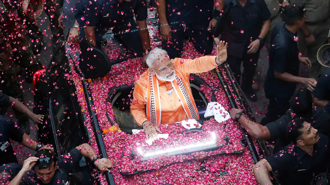 Premier Indii Narendra Modi podczas kampanii wyborczej do parlamentu. Waranasi, 25 kwietnia 2025 r. // Fot. Adnan Abidi / Reuters / Forum