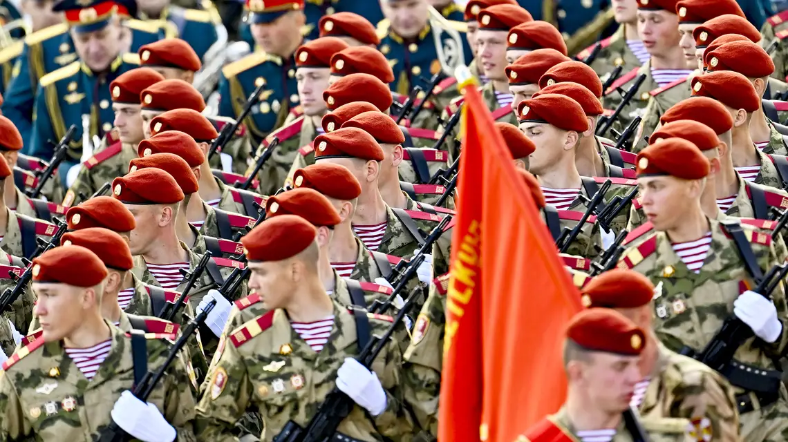 Próba generalna przed defiladą z okazji Dnia Zwycięstwa. Moskwa, 7 maja 2025 r. // Fot. Sefa Karacan / Anadolu / AFP / East News