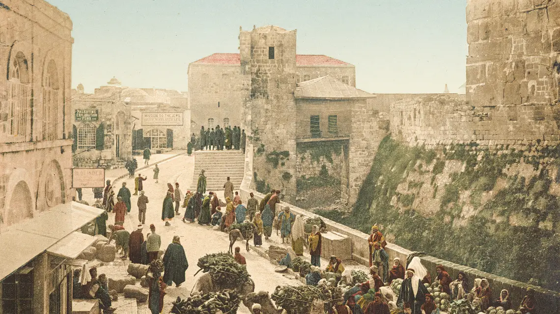 Jerozolima. Bazar przy Cytadeli, 1894–1895 r. Photochrom Zürich // Materiały prasowe Muzeum Narodowego w Warszawie