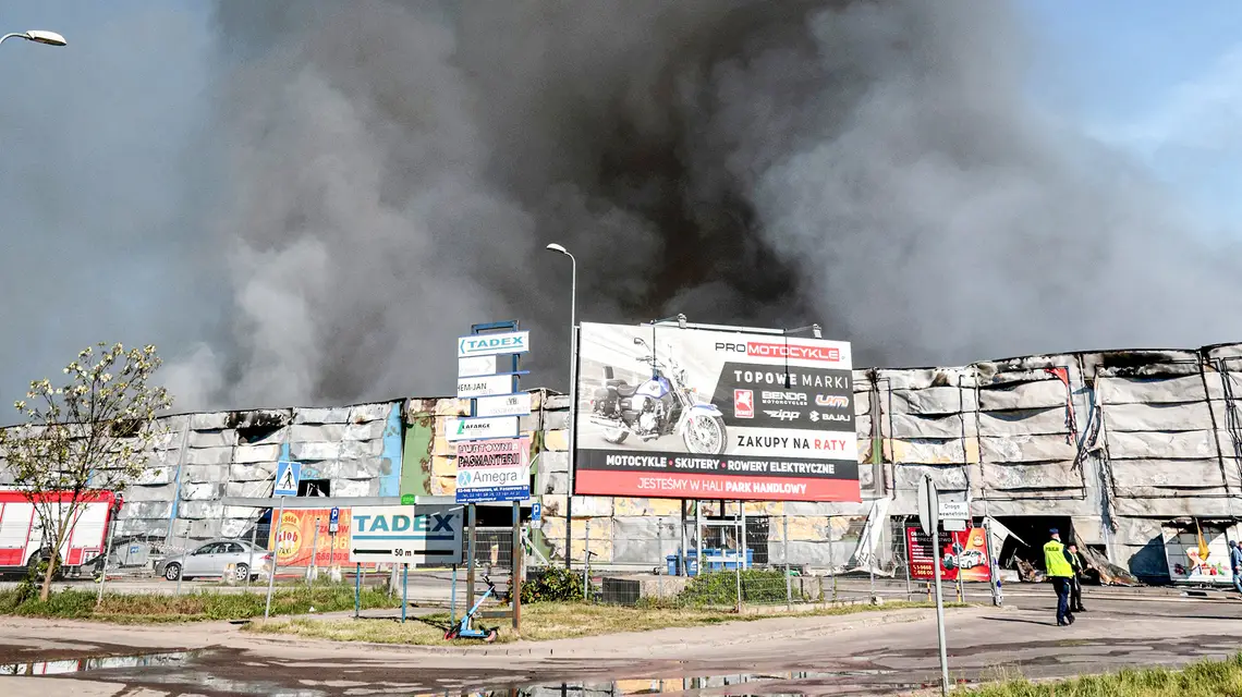 Pożar hali targowej przy ulicy Marywilskiej w Warszawie. 12 maja 2024 r. // fot. Paweł Wodzyński / East News