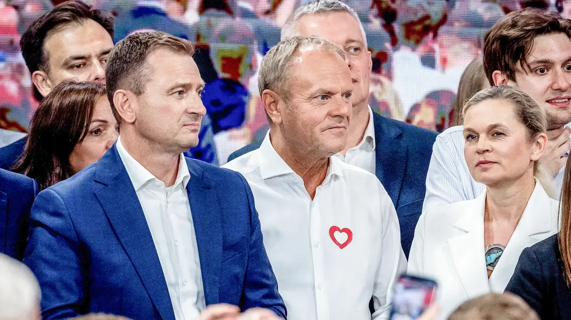 Sławomir Nitras, Donald Tusk i Barbara Nowacka podczas wieczoru wyborczego Rafała Trzaskowskiego. Warszawa, 1 czerwca 2025 r. // Fot. Stach Antkowiak / Reporter