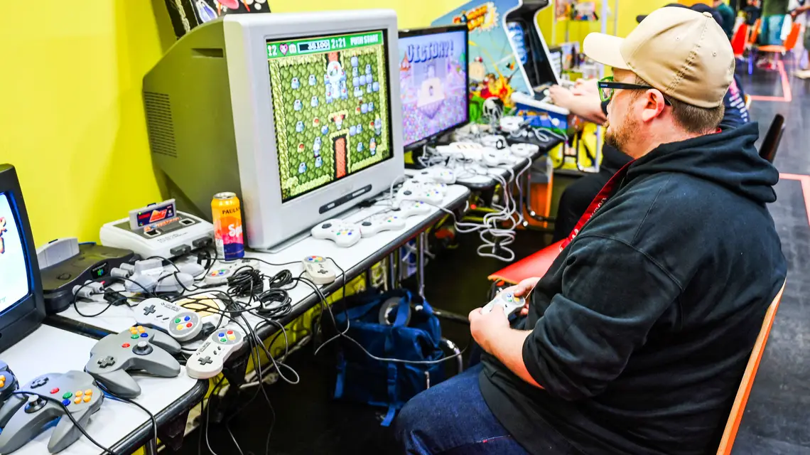 Gry retro na targach gier video Gamescom. Kolonia, 23 sierpnia 2023 r. // Fot. Ina Fassbender / AFP / East News