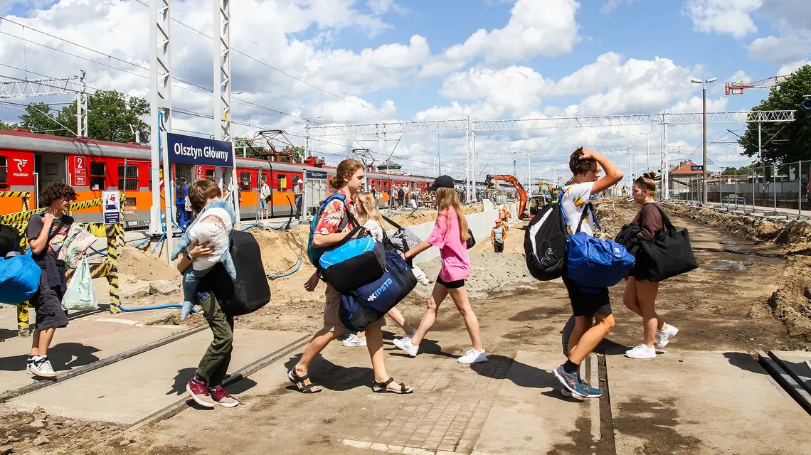 Podróżujesz sam, w parze, z rodziną, z grupą znajomych lub nieznajomych? Czy bierzesz pod uwagę możliwość poznania kogoś w drodze? Każda z tych opcji otwiera jedne, a zamyka inne horyzonty // Fot. Artur Szczpański / Reporter
