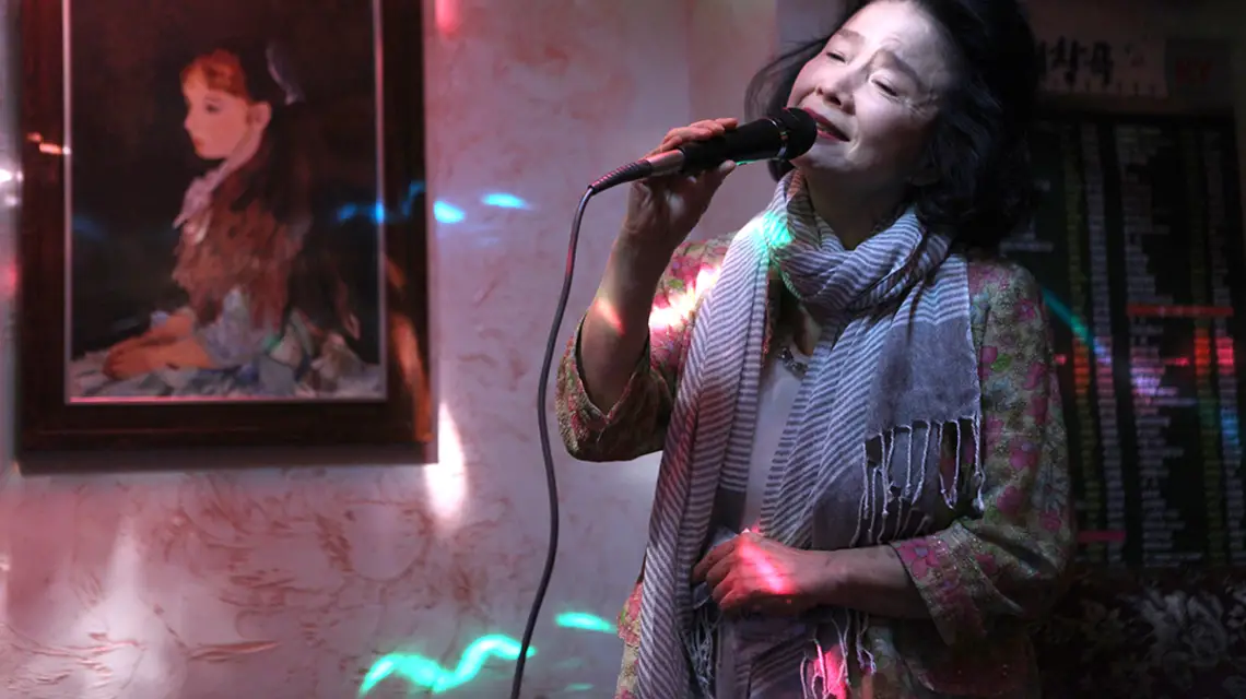 Kadr z filmu „Poezja”, reż. Lee Chang-dong, 2010 r. // materiały prasowe BNP Paribas Nowe Horyzonty