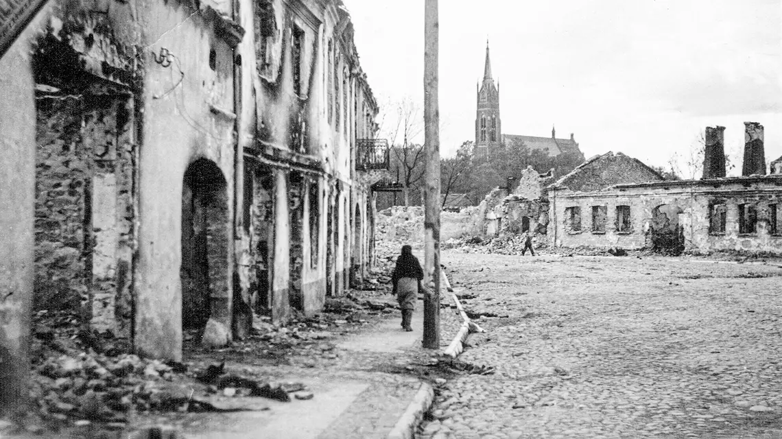 Zniszczony rynek w Sulejowe // Archiwum Jana i Tomasza Millerów
