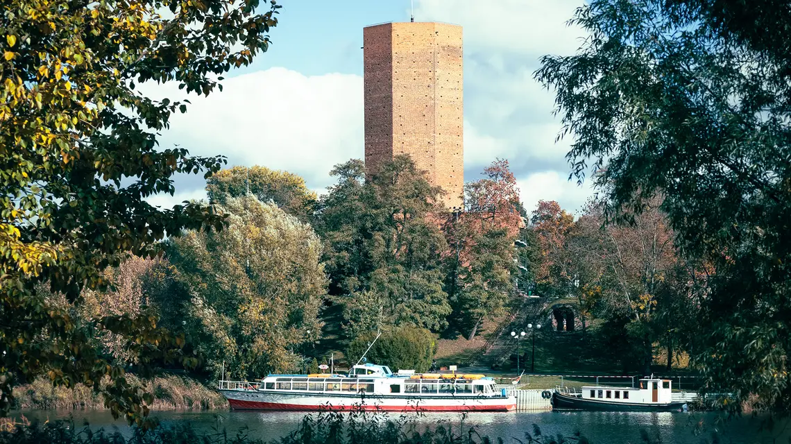 Mysia Wieża w Kruszwicy nad jeziorem Gopło // wb77 / Adobe Stock