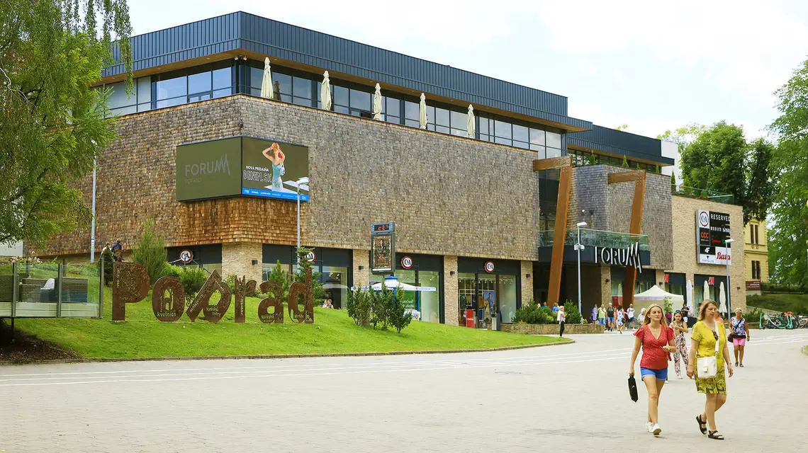 Centrum Handlowe Forum w Popradzie na Słowacji, lipiec 2022 r. // Fot. Jan Rychetsky / CTK / PAP 