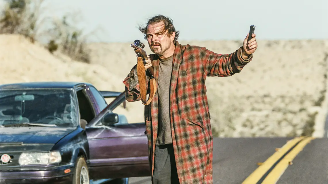 Leonardo DiCaprio w filmie „Jedna bitwa po drugiej”, reż. Paul Thomas Anderson, 2025 r. // materiały prasowe