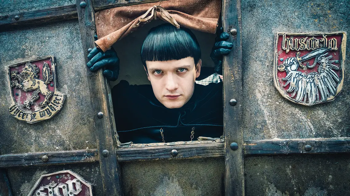 Michał Sikorski jako ksiądz Jakub, serial 1670, sezon 2 // Fot. Jarosław Sosiński / materiały prasowe Netflix