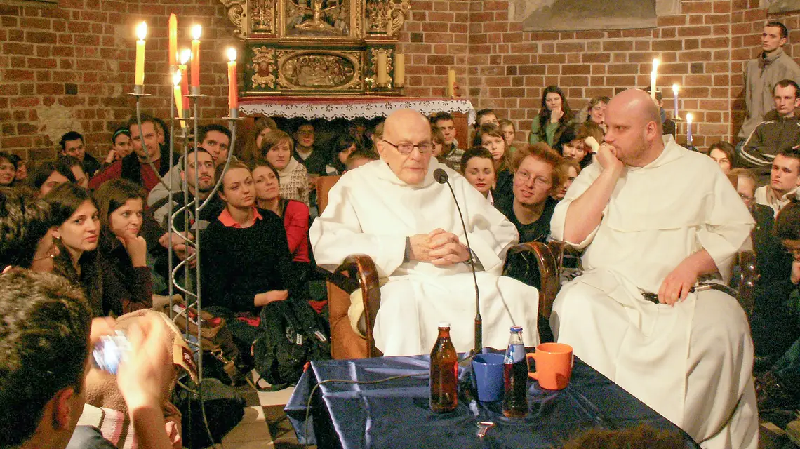 Spotkanie z o. Joachimem Badenim OP, obok ówczesny duszpasterz Beczki o. Adam Szustak OP. Kapitularz klasztoru Dominikanów w Krakowie, 2008 r. // archiwum beczki 