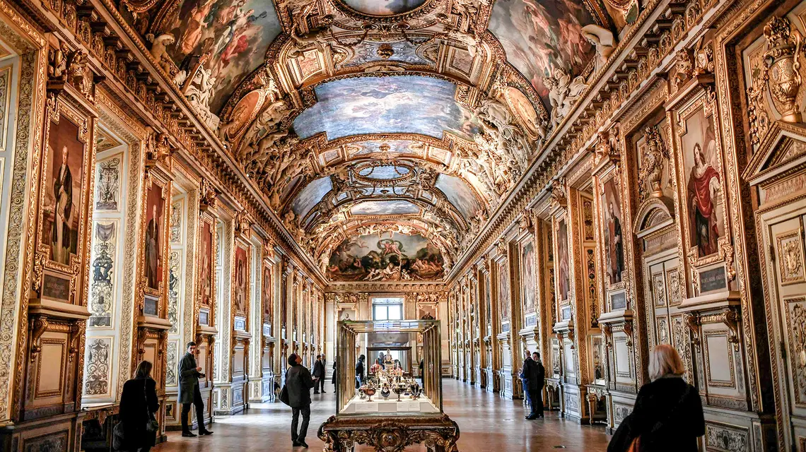Galeria Apollina w Luwrze // Fot. Stephane de Sakutin / AFP / East News