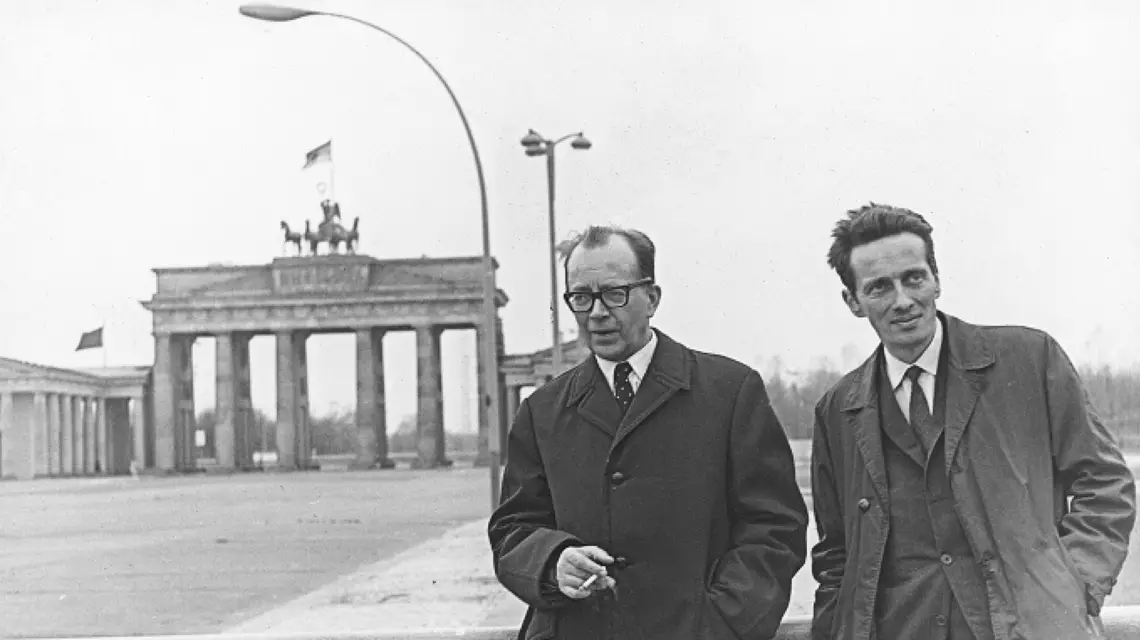 Redaktorzy „TP” Mieczysław Pszon i Krzysztof Kozłowski w Berlinie, lata 60. XX w. // Fot. Archiwum TP