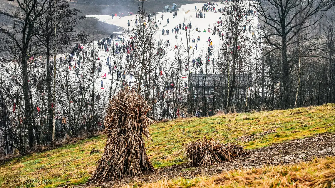 Stok narciarski w Podstolicach blisko Krakowa. 6 stycznia 2021 r. // Fot. Jakub Włodek / Agencja Wyborcza.pl
