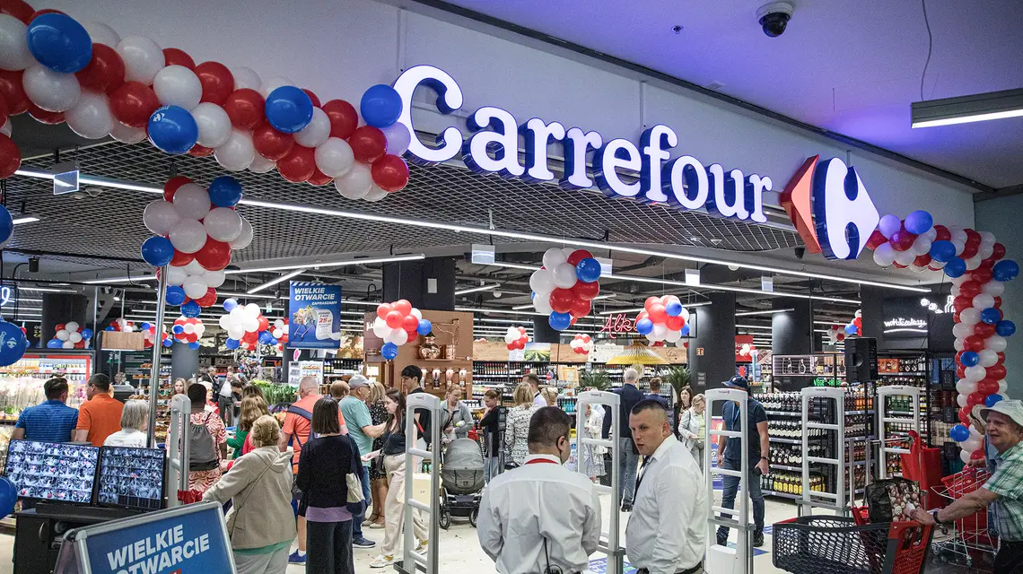 Supermarket Carrefour. Warszawa, 31 maja 2023 r. // Fot. Dawid Żuchowicz / Agencja Wyborcza.pl