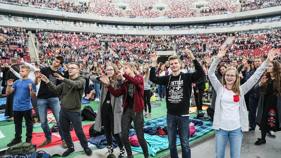 Spotkanie rekolekcyjne młodzieży na Stadionie Narodowym. Warszawa, października 2019 r. // Fot. Piotr Molecki / East News