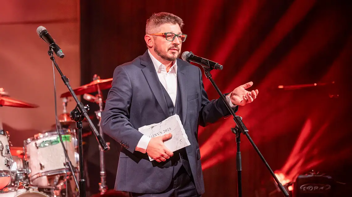 Przemysław Kuśmierek, laureat nagrody „Tygodnika Powszechnego” Bonus. Kraków, 28 listopada 2025 r. // Fot. Marek Bednarz