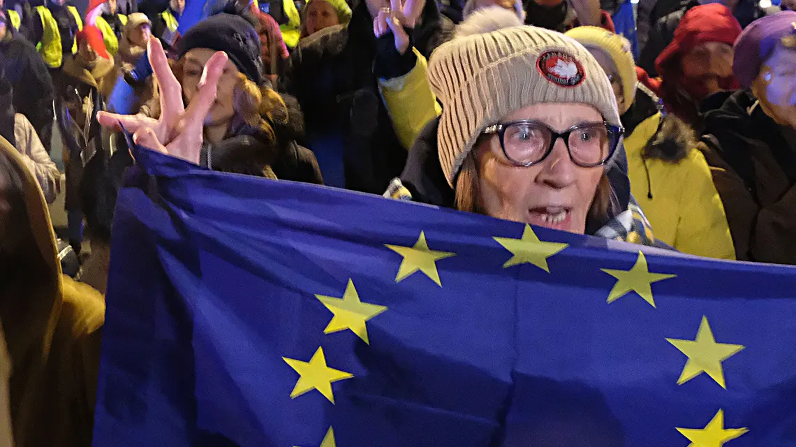 Manifestacja KOD przed Trybunałem Konstytucyjnym. 3 grudnia 2025 r. // Fot. Przemysław Wierzchowski / Reporter