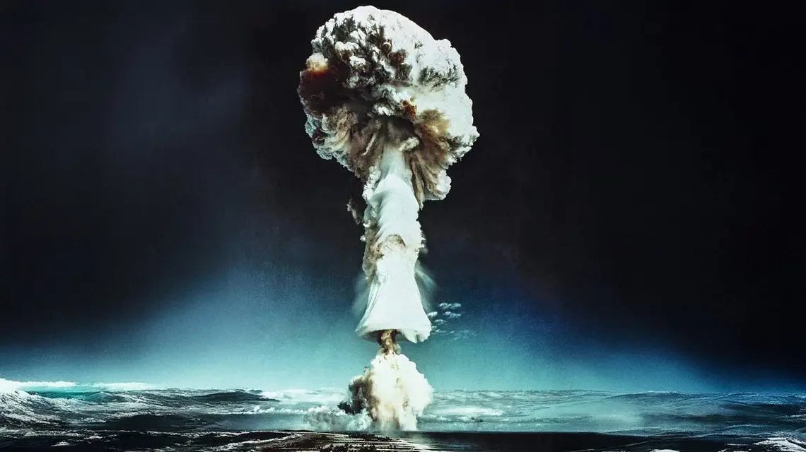 Francuski test nuklearny na atolu Mururoa. Południowy Pacyfik, czerwiec 1970 r. / Fot. AP / EAST NEWS