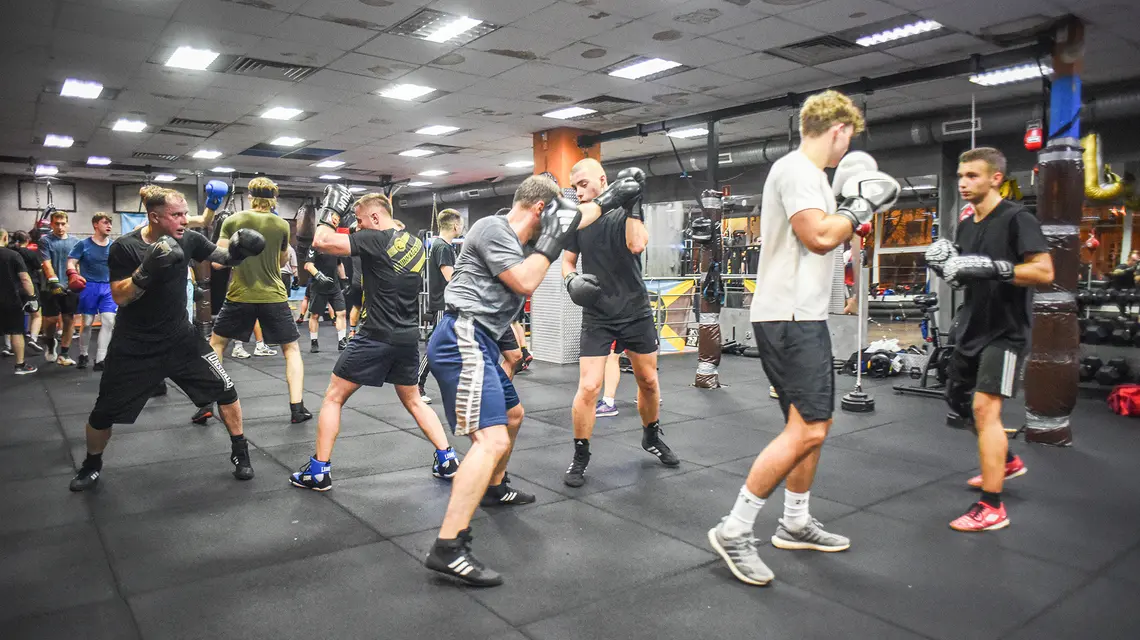 Trening grupy początkującej w krakowskiej Boxerni. Kraków, 13 listopada 2025 r. // Fot. Jacek Taran