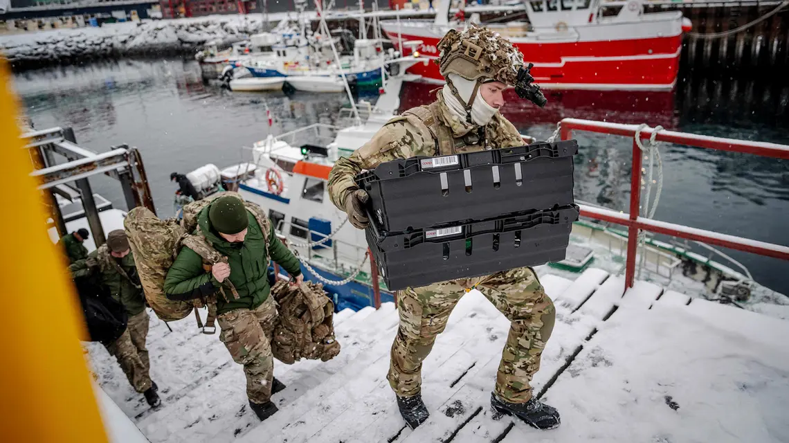 Duńscy żołnierze w porcie w Nuuk na Grenlandii, 18 stycznia 2026 r. // Fot. Mads Claus Rasmussen / Ritzau Scanpix / AFP / East News