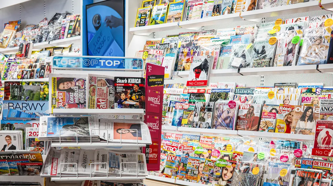 Stoisko z prasą drukowaną // fot. P. Dziurman / Reporter