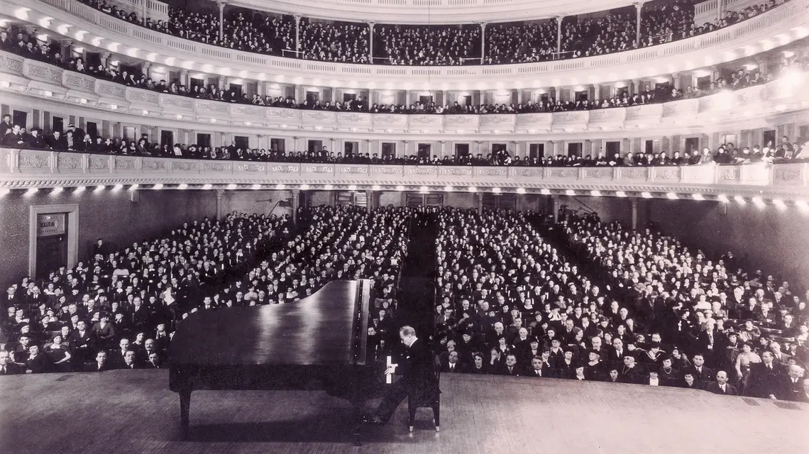Recital Hofmanna w Carnegie Hall w Nowym Jorku, 8 lutego 1936 r. W programie były 32 różne kompozycje, do których dodał jeszcze 17 bisów. // Fot. Zbiory The International Piano Archives, University of Maryland