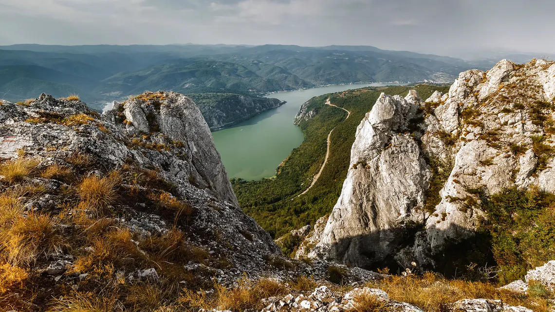 Przełom Żelaznej Bramy na pograniczu serbsko-rumuńskim, miejsce, gdzie kończą się Karpaty // Fot. Slavica Stajic / Adobe Stock