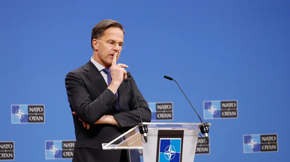 Sekretarz generalny NATO Mark Rutte podczas spotkania ministrów spraw zagranicznych państw natowskich. Bruksela, 3 grudnia 2025 r. // Fot. Geert Vanden Wijngaert / AP / East News