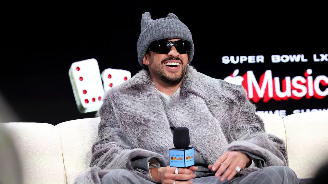 Bad Bunny podczas konferencji prasowej przed meczem Super Bowl LX. San Francisco, 5 lutego 2026 r. // Fot. Mike Coppola / Getty Images