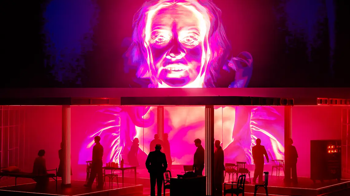 „Oracle” – tekst Anka Herbut, reż. Łukasz Twarkowski, scenografia Fabien Lédé. Dailes Teātris w Rydze // Fot. Marko Rass / Dailes Teātris